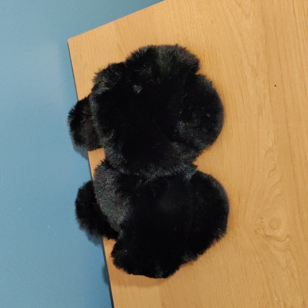 ✨Ladies size large black slip-on fuzzy slippers